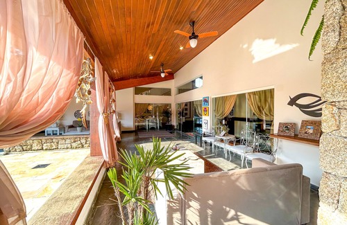 Jardim Acapulco House | Casa Iluminada - um Sol Abundante Invade a Casa nos Dias Ensolarados