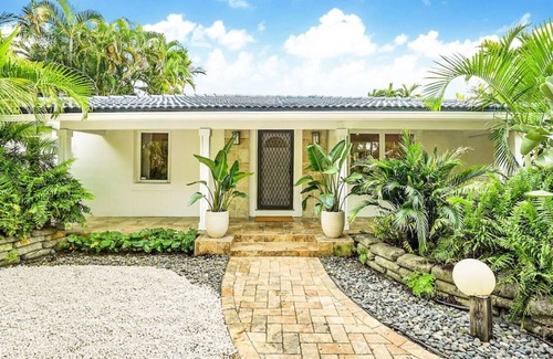 Biscayne Park House | Casa in Tropic Paradise with Pool and BBQ