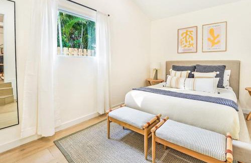 Biscayne Park House | Casa in Tropic Paradise with Pool, BBQ and Firepit