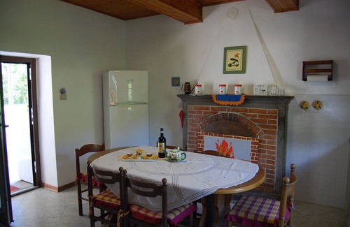 Casoli House | Casa Millefiori, Village House near Bagni Di Lucca with Large Garden and Pool.
