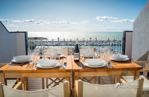 Sitges Ski Chalet | Casa Jetty with sea views, A/C by marina and beach