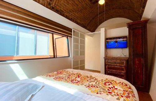 Colonia San Antonio Apartment | Casa La Luz #2 Private One- bedroom Apartment with Full Kitchen and Private Roof Terrace