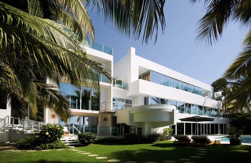 Colonia 5 de Diciembre Villa | Casa La Playa, a 6 Bedroom FULLY STAFFED, MODERN BEACHFRONT VILLA, Walk to Town