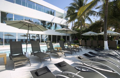Colonia 5 de Diciembre Villa | Casa La Playa, a 6 Bedroom FULLY STAFFED, MODERN BEACHFRONT VILLA, Walk to Town