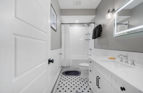 Tuxedo Park Apartment | Casa Ladrillo - House of Bricks