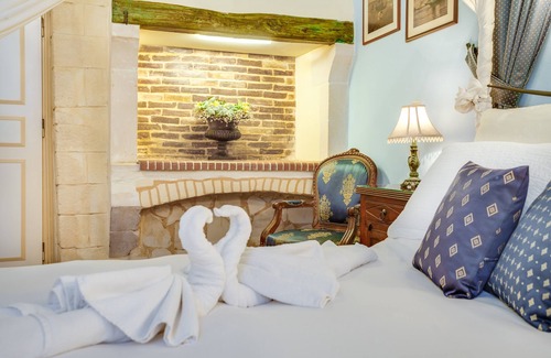 Old Town Hotel | Casa Leone Hotel