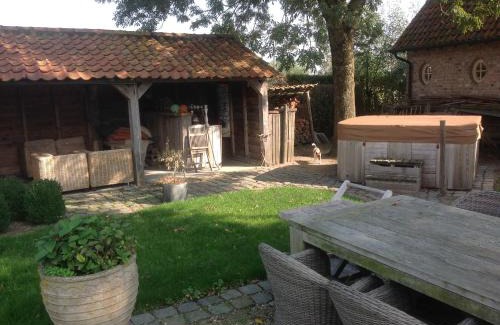 Oostkamp Bed & Breakfast | Casa Leone near Bruges with jacuzzi & parking
