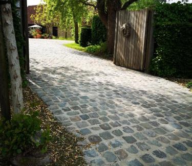Oostkamp Bed & Breakfast | Casa Leone near Bruges with jacuzzi & parking