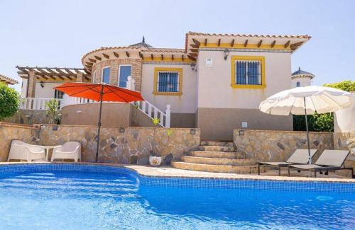 Orihuela Costa Villa | Casa Lilly-Rose, a beautiful 3 bedroom detached villa a short walk to the Villamartin Plaza & Golf course