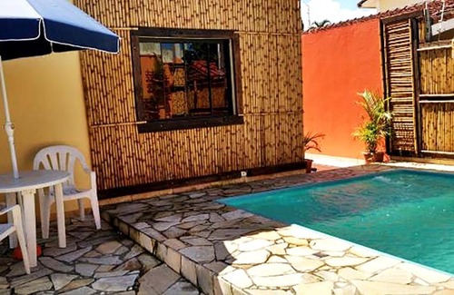 Jardim Santa Tereza House | Casa linda com Piscina e Jogos, pertinho da Praia