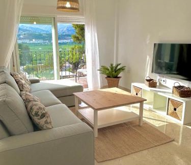 Velilla-Taramay House | Casa Los Pinos