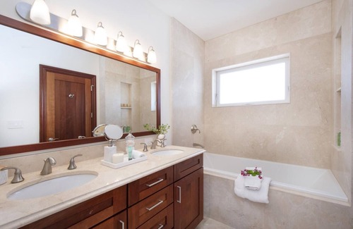 George Town House | Casa Luna 16 by Grand Cayman Villas & Condos