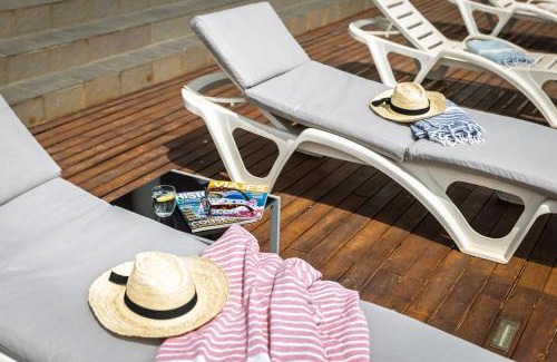 Rincon de la Victoria House | Casa Magnolia 4BR, Pool, BBQ & Sea View