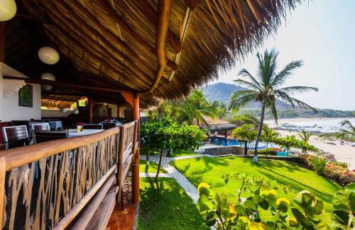 Troncones Bed & Breakfast | Casa Manzanillo - Bay Room - Ocean Front Room at Exceptional Beach Front Location