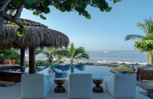 Troncones Bed & Breakfast | Casa Manzanillo - Bay Room - Ocean Front Room at Exceptional Beach Front Location