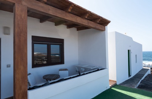 La Santa House | CASA MAR. FANTASTIC HOUSE NEXT TO THE SEA.