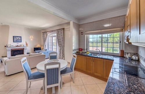 Lagoa e Carvoeiro Ski Chalet | Casa Marinha 1 - Next to Marinha Beach with swimming pool!
