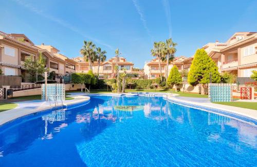 Los Arenales del Sol House | Casa Mario