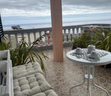 Canhas House | Casa Mary Bela's