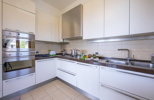 Rivoltella Apartment | Casa Michelangelo, Desenzano Del Garda, Italy