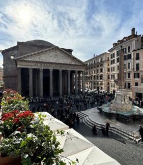 Rome City Centre Apartment | Casa Morgana - The Pantheon Balcony Suite