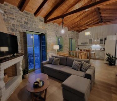 Karavostasi House | Casa Nostra Maisonette