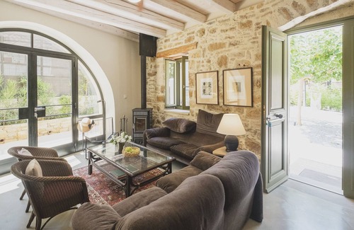 Kontomari Villa | Casa Olea - A Venetian era Home with Courtyard
