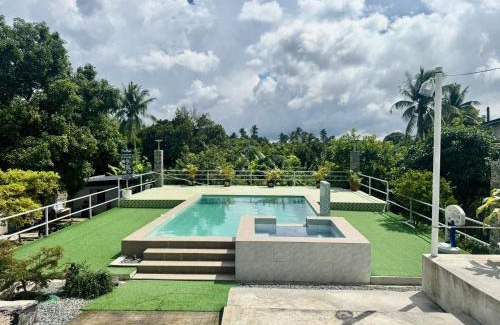 Alfonso House | Casa Pabugnaw Spacious Exclusive Vacation Home with Pool near Tagaytay
