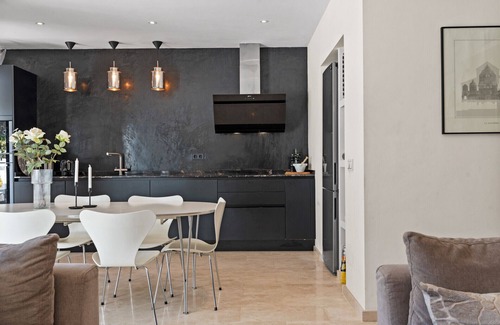 Marbella Ski Chalet | Casa Palm - Homely 3 Bed Townhouse