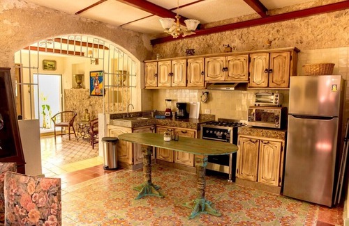 Barrio de Santiago House | Casa Palmas by Majikal B&B