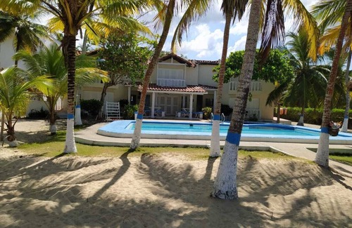 San Antero House | CASA PARA 25 PERSONAS EXCELENTE UBICACION CON PISCINA Y FRENTE AL MAR