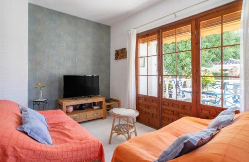 Los Arenales del Sol House | Casa Pista