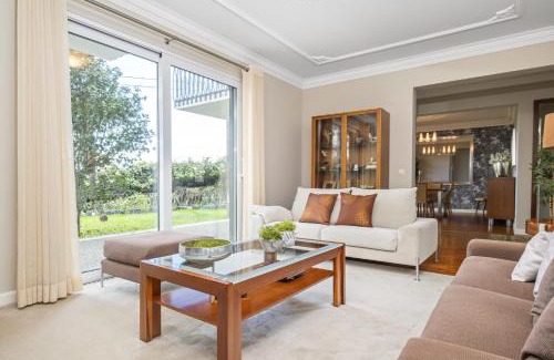 Estreito de Camara de Lobos House | Casa Olimpo by Homie