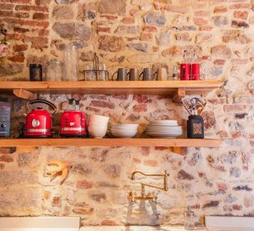 Suvereto Apartment | Casa Raffaella 1 Tuscan charm in medieval Suvereto
