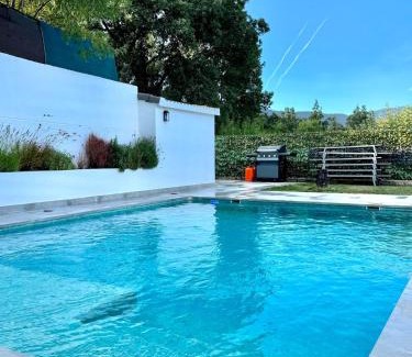 Navahondilla Villa | Casa Rural Madrid Pantano San Juan con Piscina y BBQ