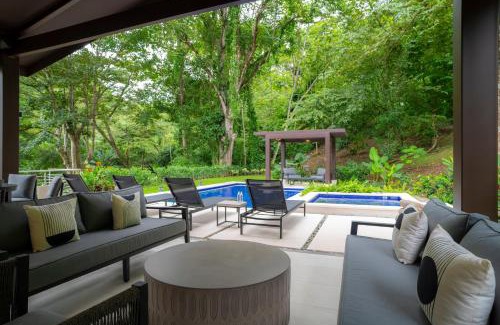 Jaco Villa | Casa Selva Tica 6 bdr pool golf view in Los Suenos