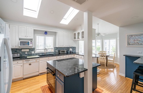 Lewes House | CASA SERENDIPITY - 7BD & 4.5BA - Sleeps 16 - Steps from the Beach! *Dog Friendly*
