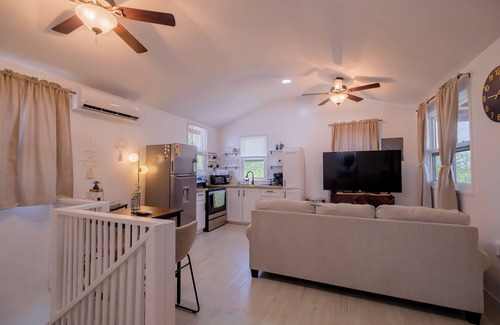 Caye Caulker Apartment | Casa Sirena Belize - Sirena House Caye Caulker, King Size Bed w/Pool!