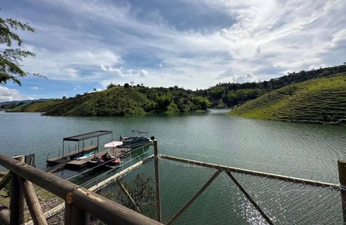 Guatape Boat Rental | Casa Sobre la Represa de Guatapé