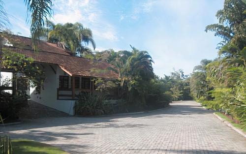 Camburi House | Casa sossegada ao lado da natureza e do mar