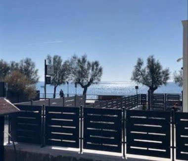 Terracina Apartment | Casa sul Mare con Posto Auto e Giardino Privato