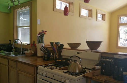 Bisbee House | Casa Taormina: Views! Parking, Only 5 Steps, Bkfst fixings, long stay discounts!