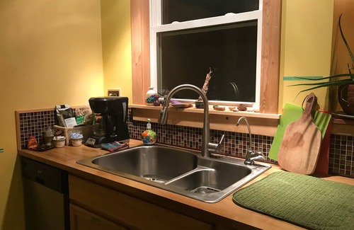 Bisbee House | Casa Taormina: Views! Parking, Only 5 Steps, Bkfst fixings, long stay discounts!