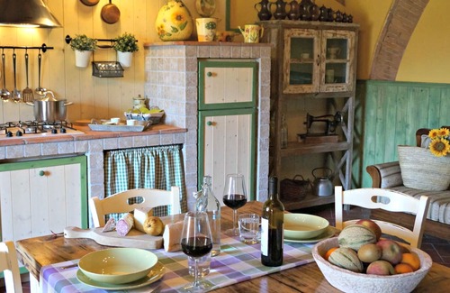 Vicopisano Apartment | "Casa Torre dell'Orologio": historic home in Medieval village + garden near Pisa
