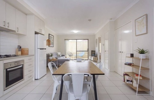 Redcliffe Apartment | Casa Toucan - 2 bedroom apartment close to the airport