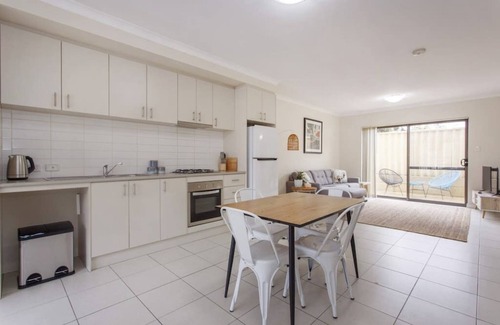 Redcliffe Apartment | Casa Toucan - 2 bedroom apartment close to the airport