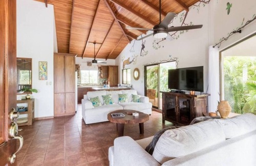Xihu Villas House | Casa Tropical- Secluded Mountain View Pool House