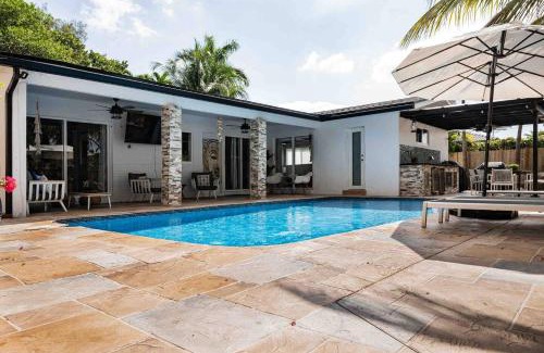 Hallandale Beach Villa | Casa Tropicana - Heated Pool, Game Room & Mins from beach
