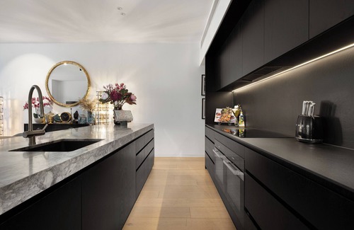 Kew House | Casa Urbanista - Kew nLuxury Architectural Home with private pool & BBQ area