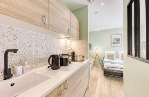 Bagneux Apartment | Casa Verde - near RER B Bagneux